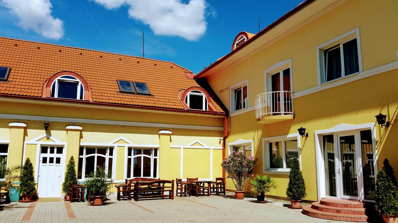 Hotel Sormester Szarvas Luaran gambar